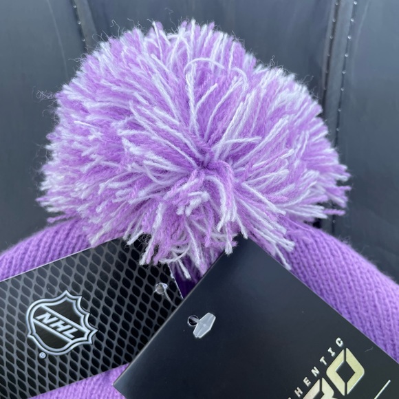 Detroit Red Wings Fanatics  Beanie “Hockey Fights Cancer” Retails For $45 - Picture 4 of 9